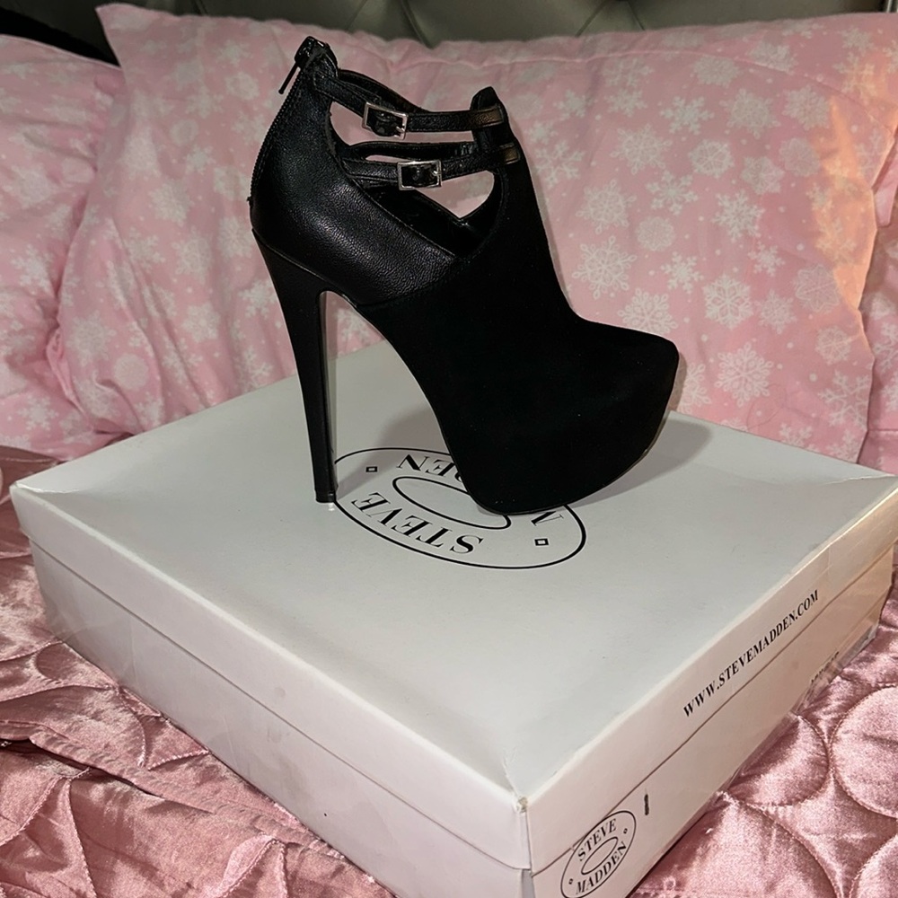 STEVE MADDEN BOOTIE HEELS